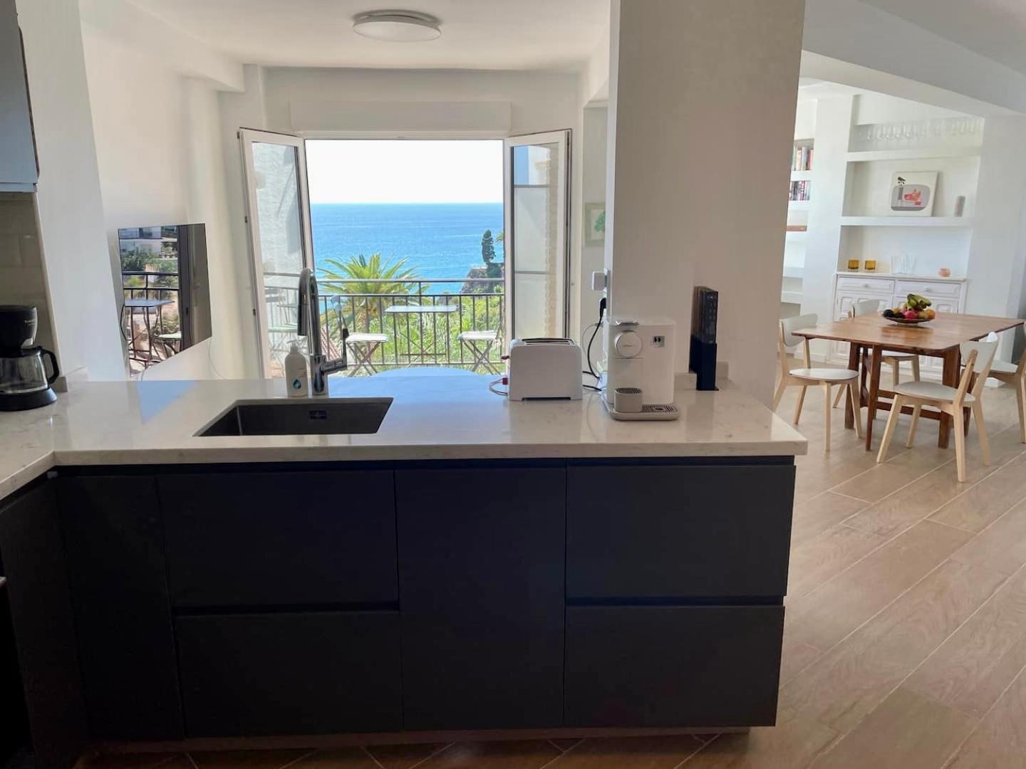 Luxury Sea View 2 Bedroom Apartment By Maison Jaken ネルハ エクステリア 写真